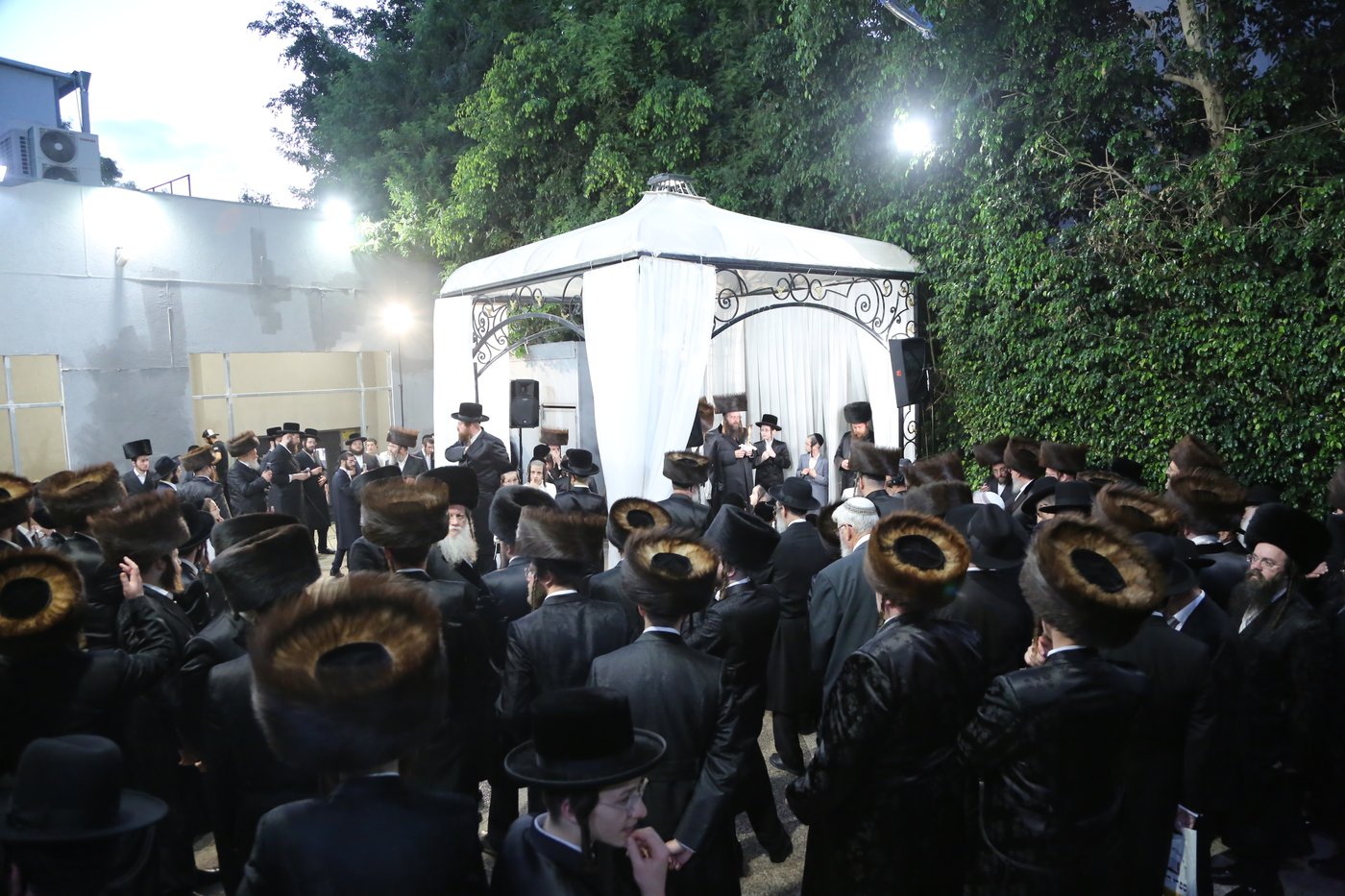 שמחת נישואי בת הגה"צ מדראהביטש זצ"ל עם בן הרב שמואל יאקאב