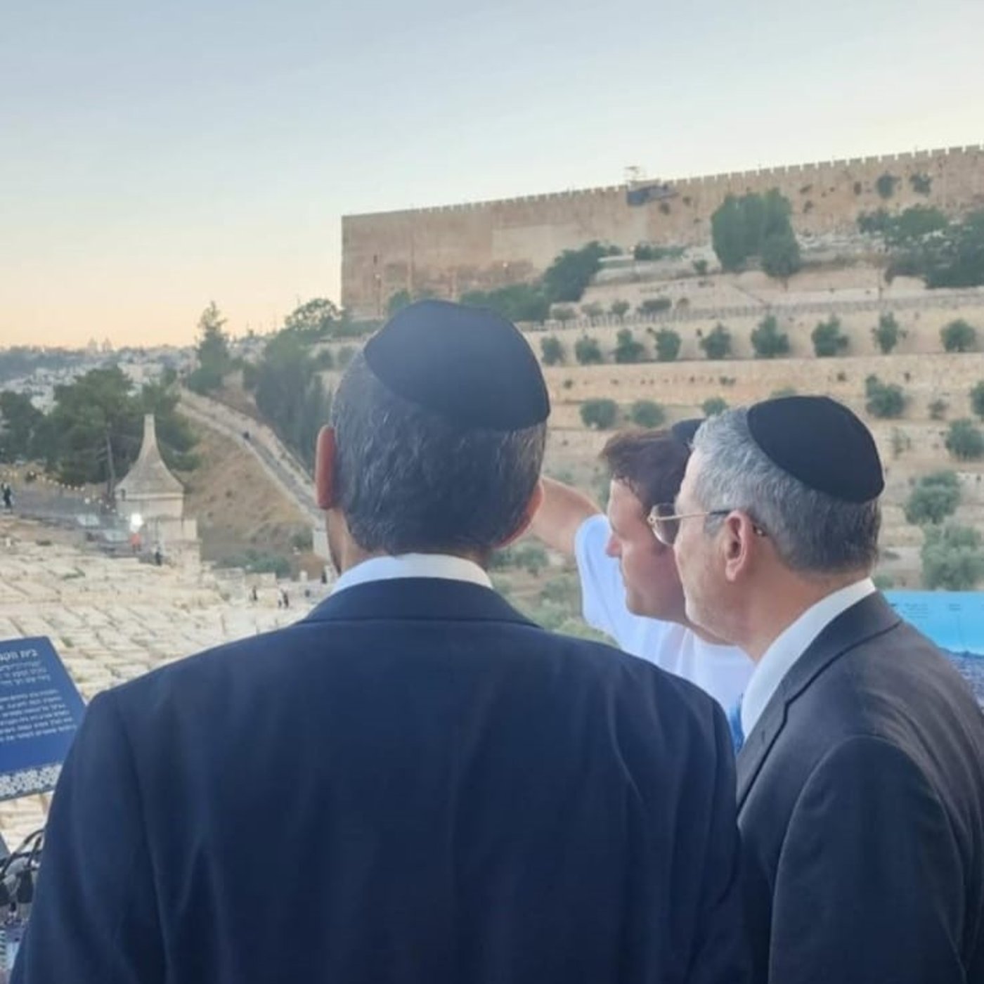 עשרות אלפים פקדו את ציון האור החיים הקדוש ביום ההילולא • צפו