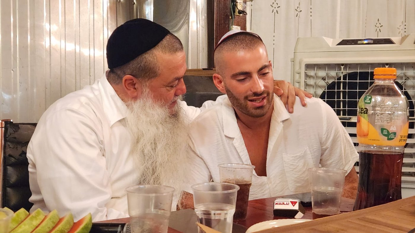 מזכה הרבים הרב יגאל כהן: "אני אוהב חיילים, בשבילי הם כמו מזוזה" | צפו
