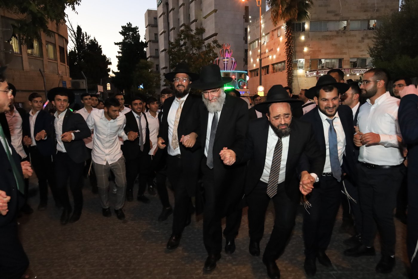 תלמידי ישיבת "מעלות התלמוד" חגגו בהכנסת ספר תורה