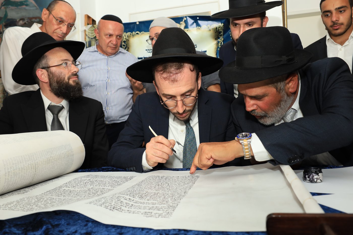תלמידי ישיבת "מעלות התלמוד" חגגו בהכנסת ספר תורה