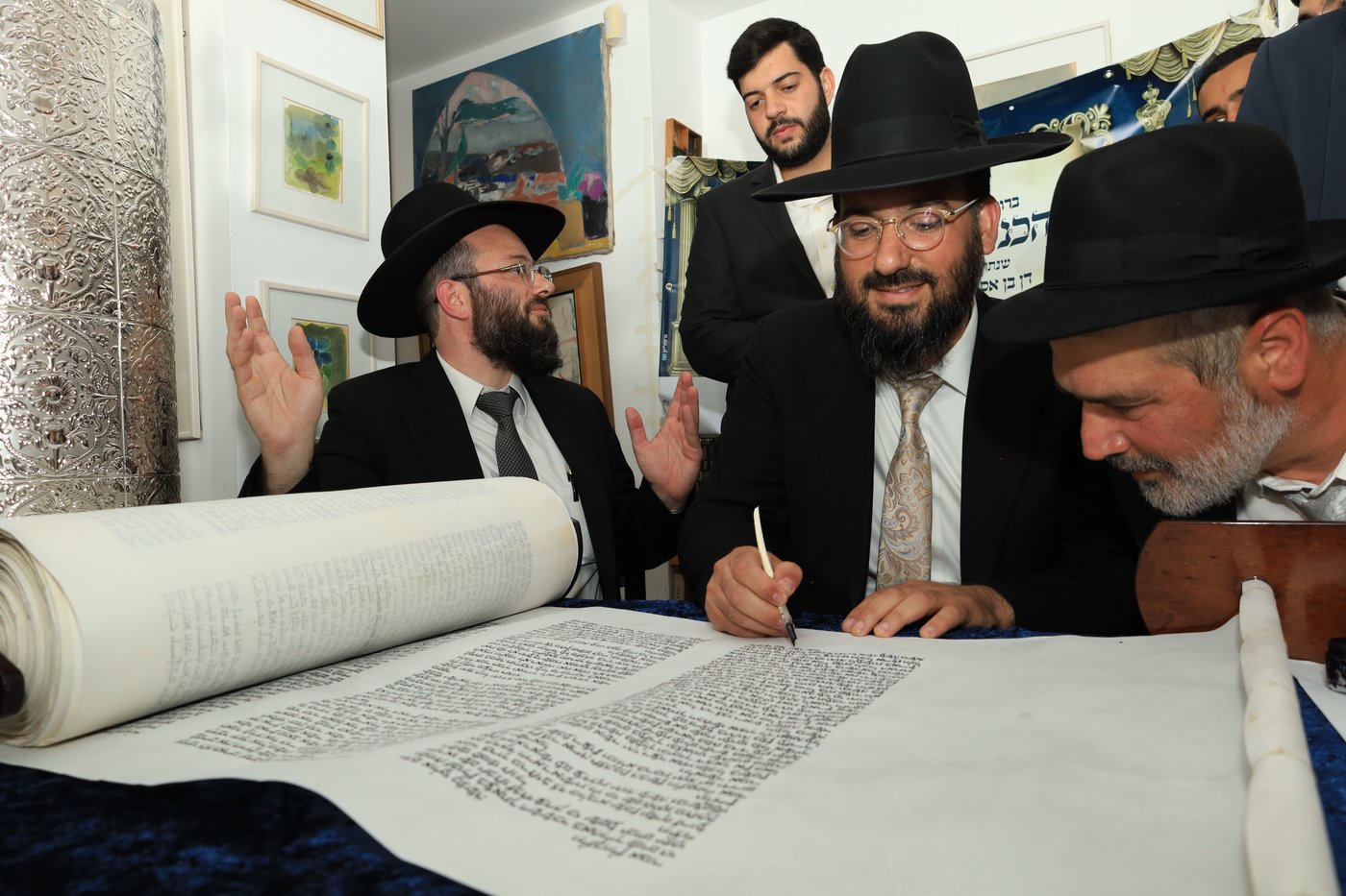 תלמידי ישיבת "מעלות התלמוד" חגגו בהכנסת ספר תורה