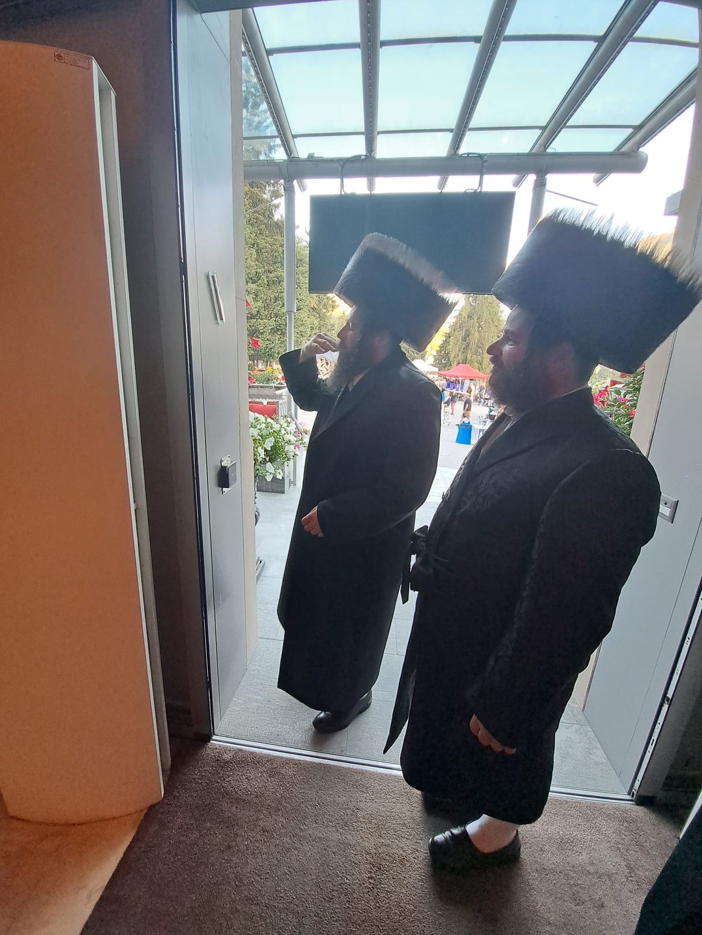 האדמו"ר מפיטסבורג נופש בדאבס בשוויץ | תיעוד