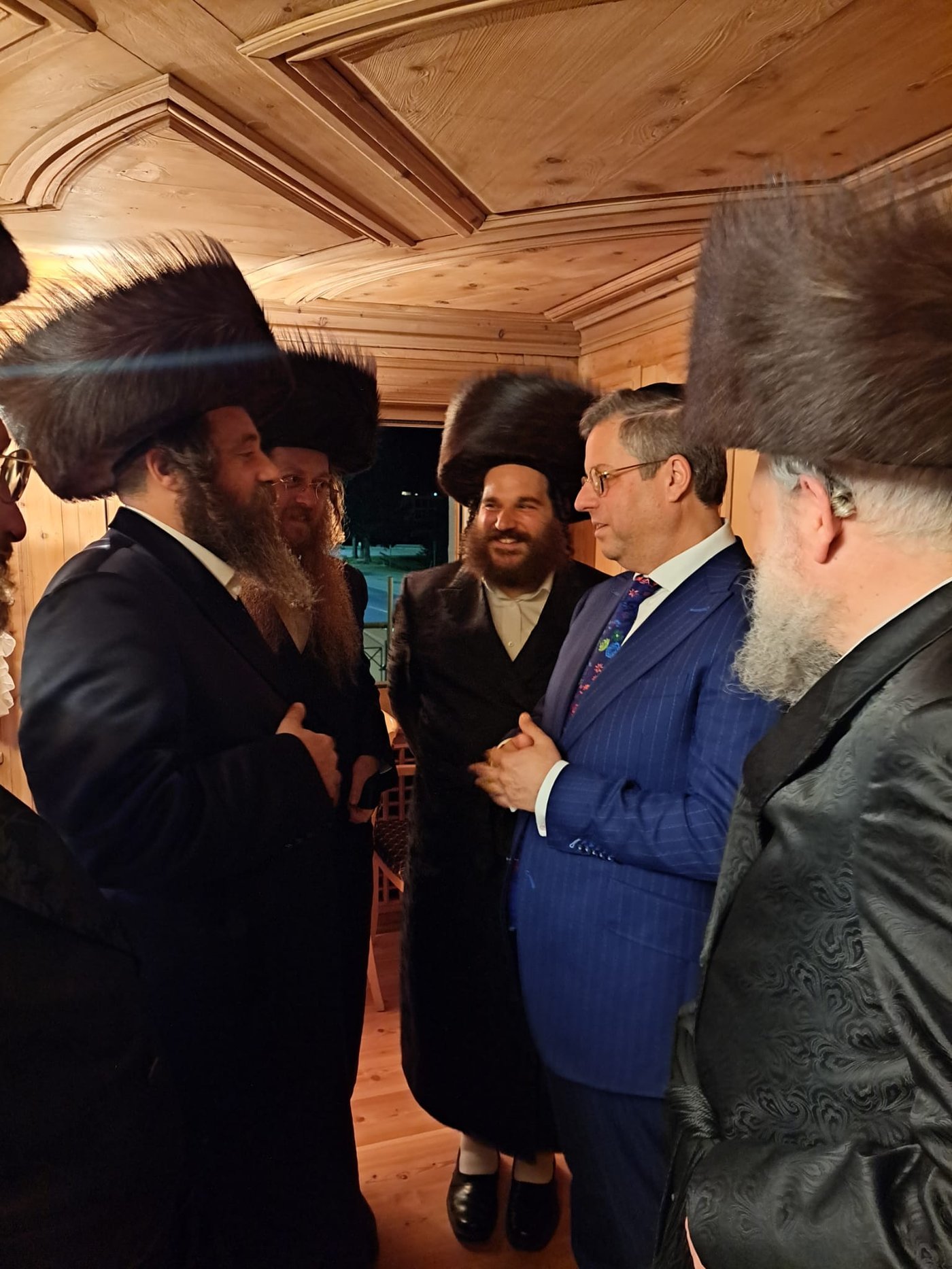האדמו"ר מפיטסבורג נופש בדאבס בשוויץ | תיעוד
