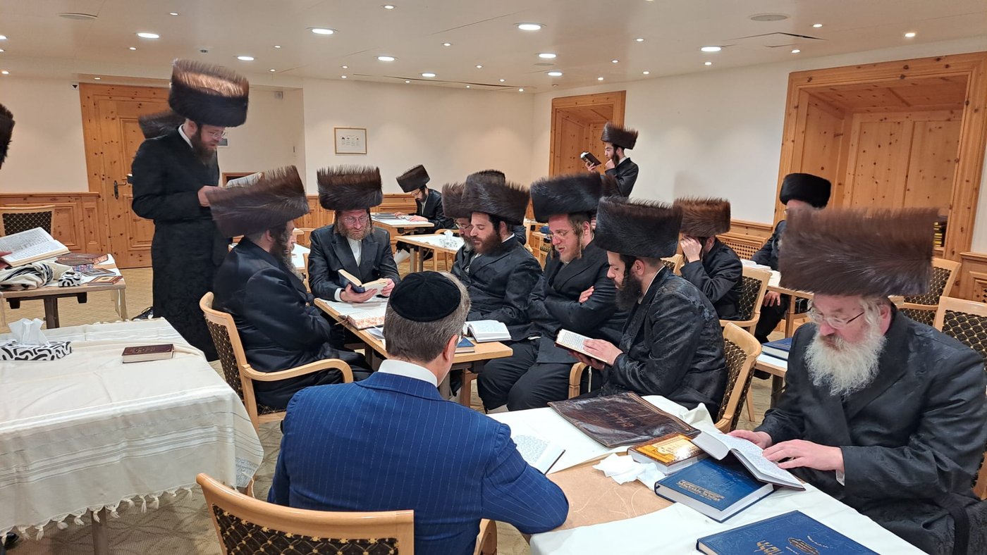 האדמו"ר מפיטסבורג נופש בדאבס בשוויץ | תיעוד