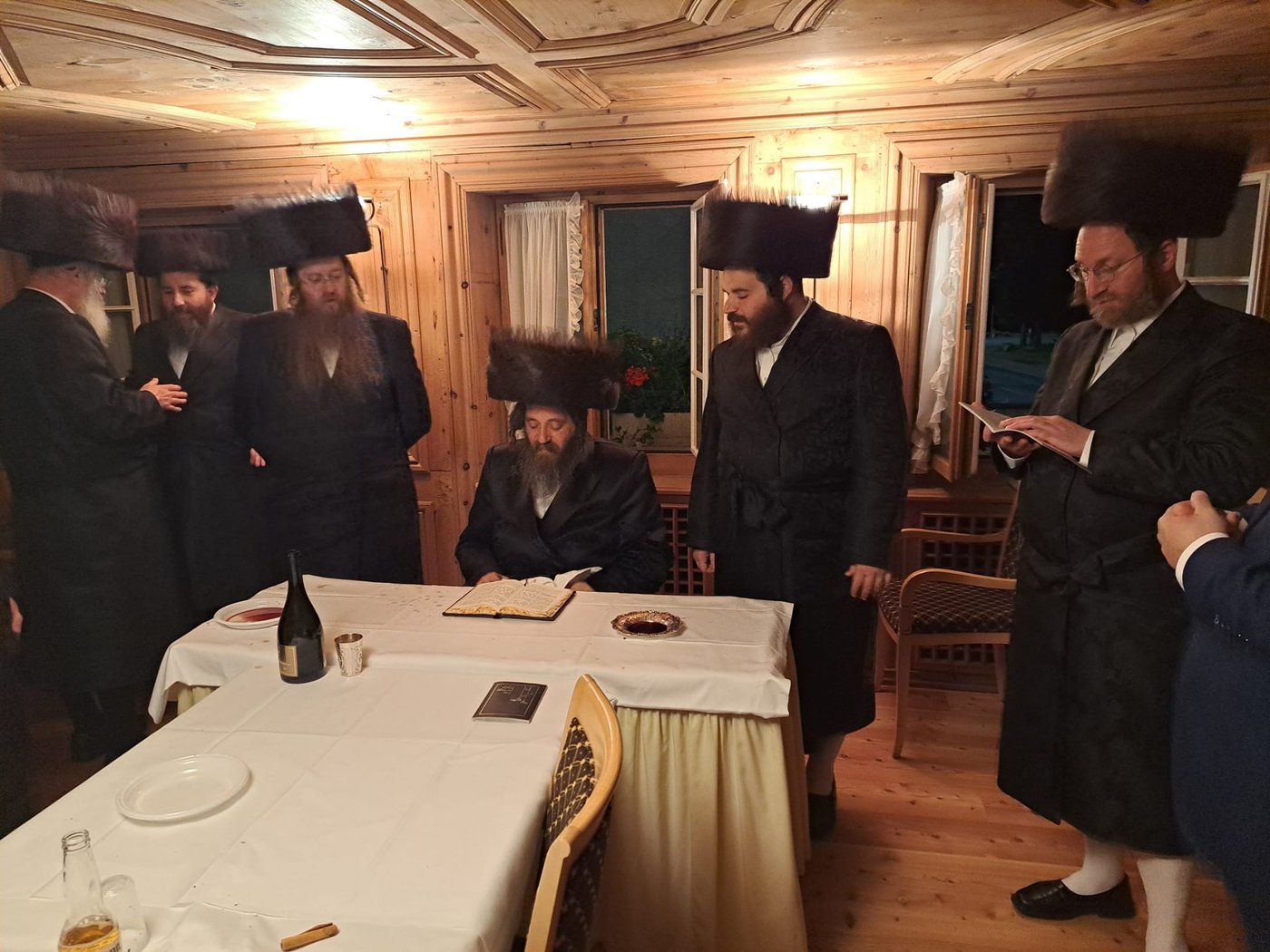 האדמו"ר מפיטסבורג נופש בדאבס בשוויץ | תיעוד