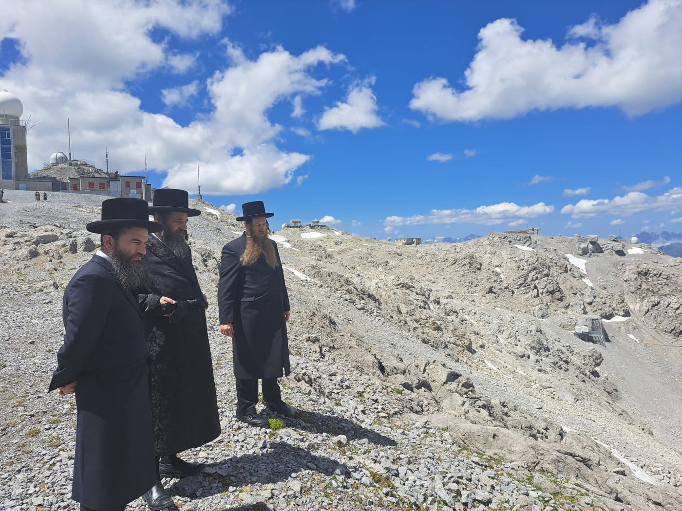 האדמו"ר מפיטסבורג נופש בדאבס בשוויץ | תיעוד