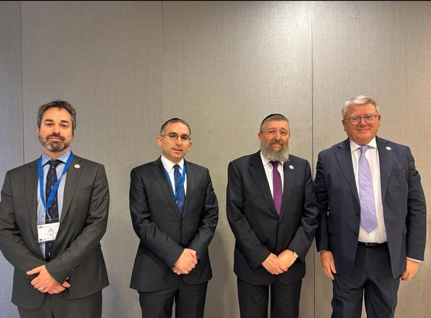 "תקופה ביטחונית מאתגרת"; שר העבודה בן צור ביקר בספרד