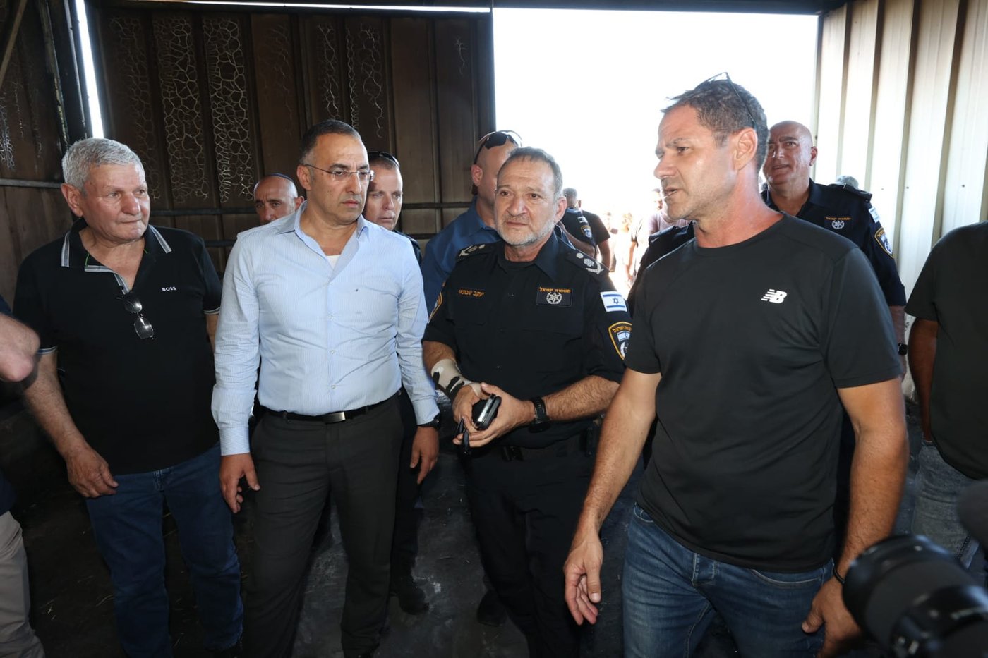 ארבעה סוסים נהרגו בהצתת מתבן; המפכ"ל וראש המועצה הגיעו לזירה