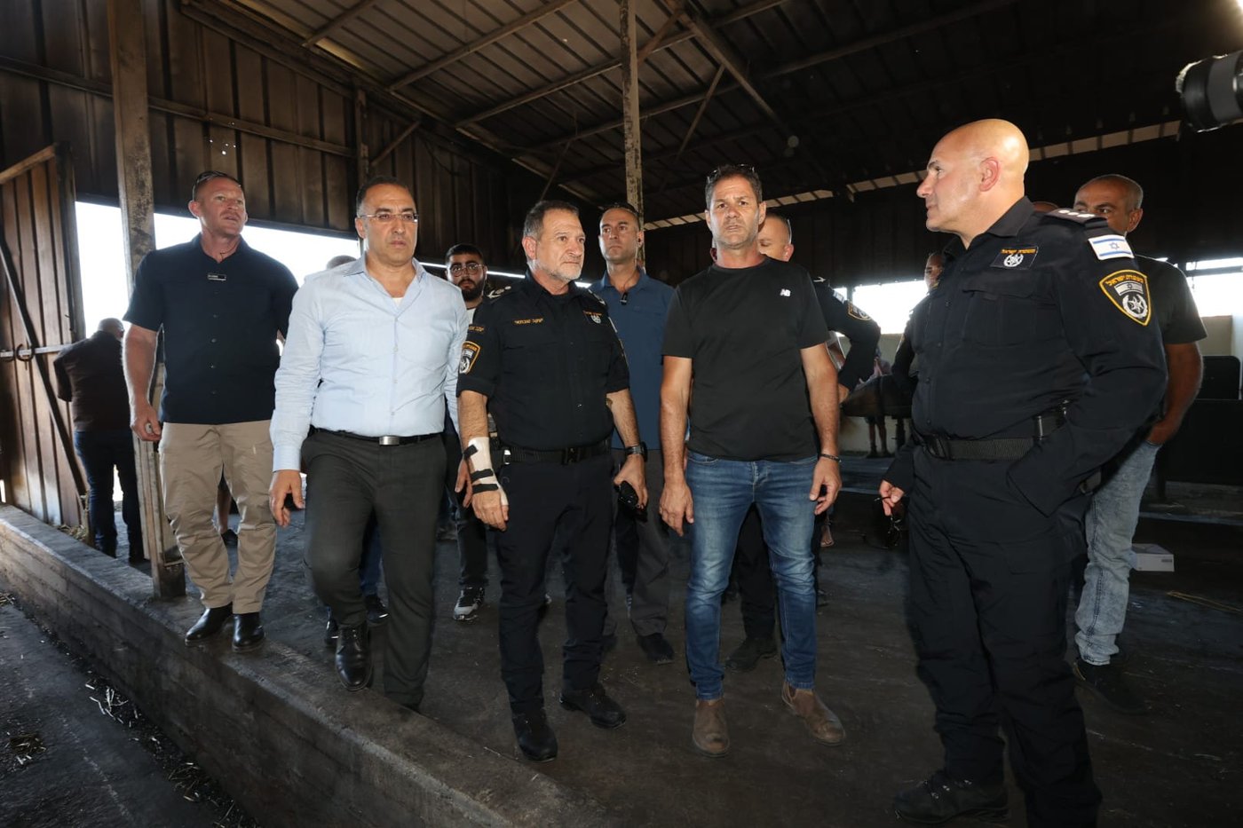 ארבעה סוסים נהרגו בהצתת מתבן; המפכ"ל וראש המועצה הגיעו לזירה