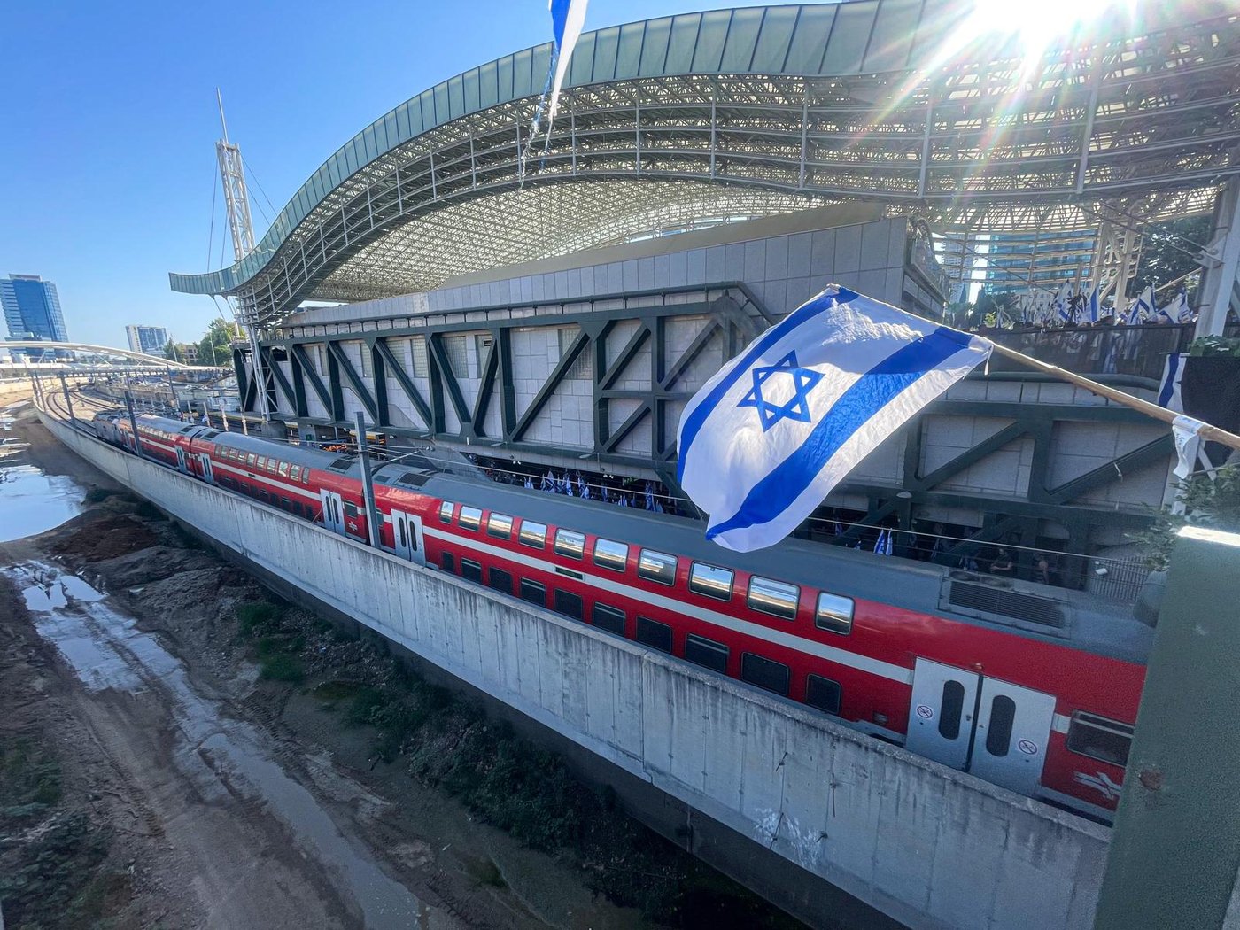 אחרי ההפגנות: תנועת הרכבות הושבתה | 45 מפגינים נעצרו מהבוקר
