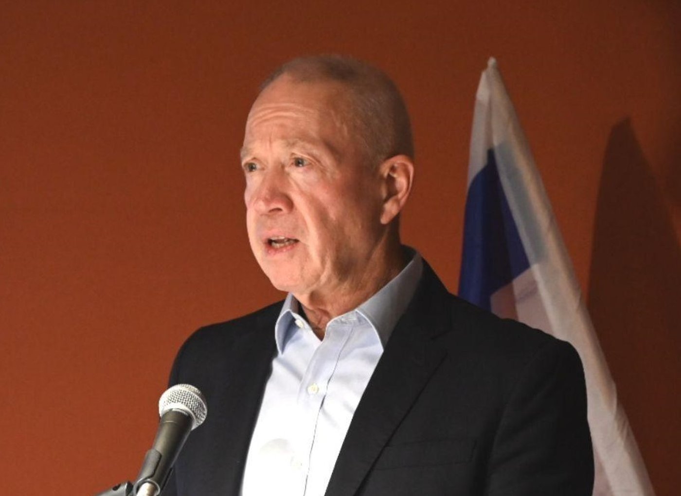 השר גלנט נגד הסרבנים: "מותר להפגין, אסור לפגוע בשם דעה פוליטית כזו או אחרת בצה"ל"
