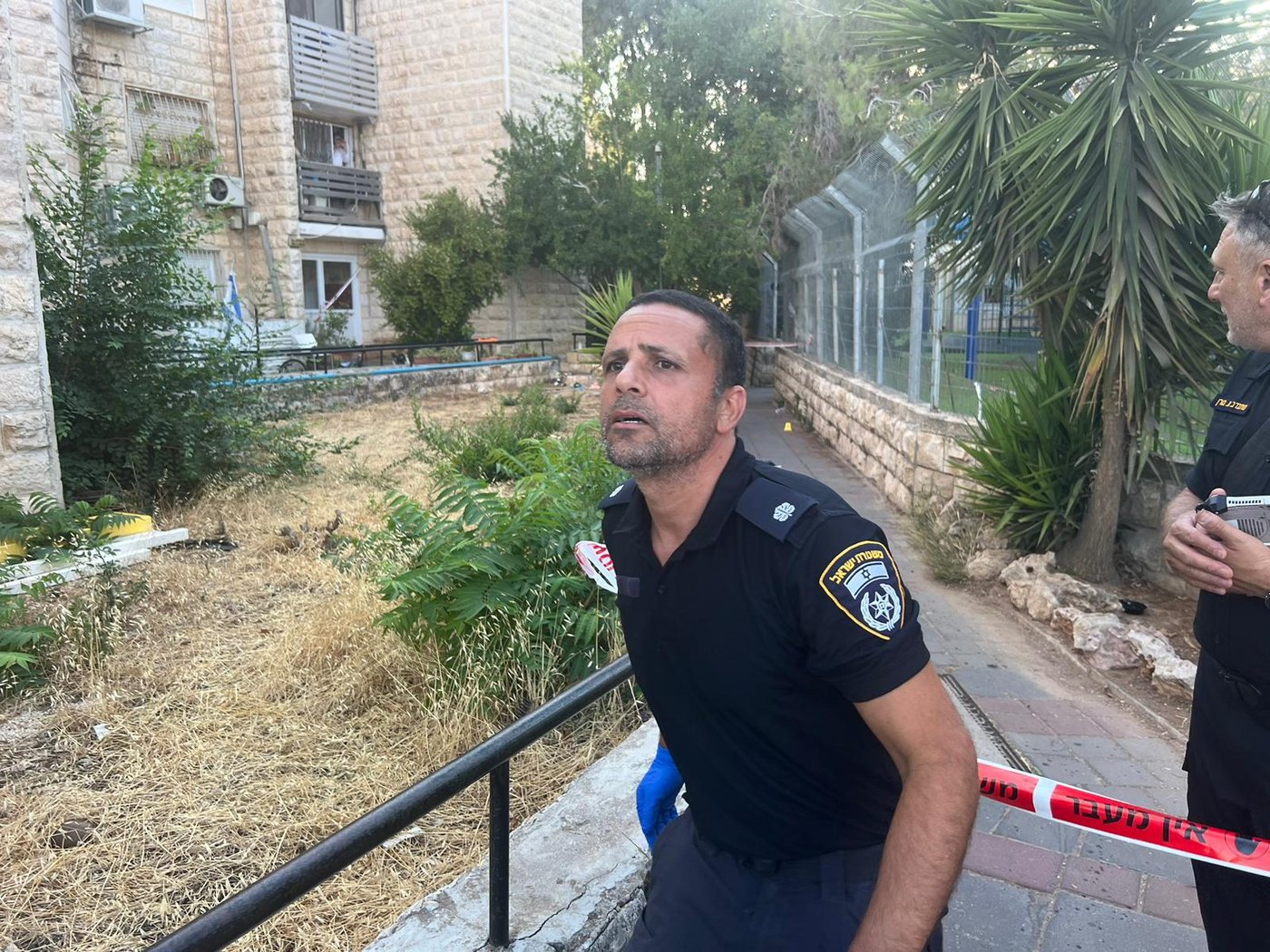 פצוע קשה מדקירה בירושלים, מצוד אחר חשודים שנמלטו