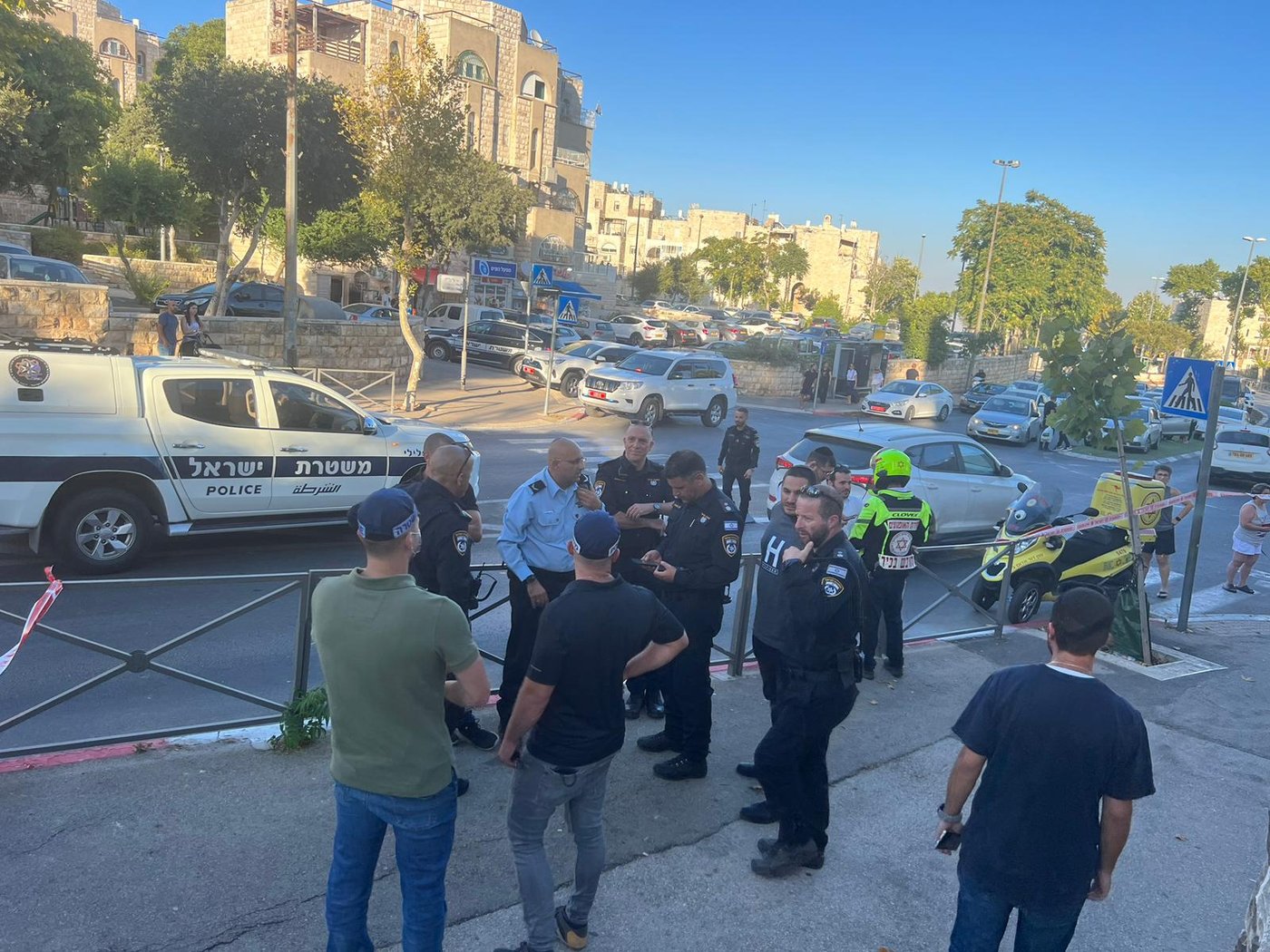 פצוע קשה מדקירה בירושלים, מצוד אחר חשודים שנמלטו