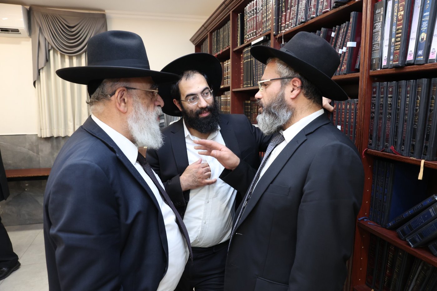הגר"מ צדקה בכאב: "לא נעים שבן תורה הולך עם מכנס צר"