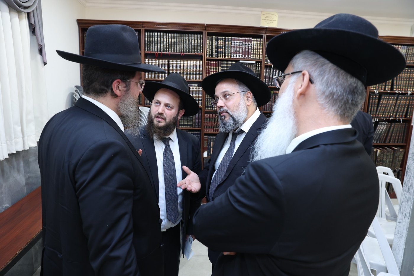 הגר"מ צדקה בכאב: "לא נעים שבן תורה הולך עם מכנס צר"