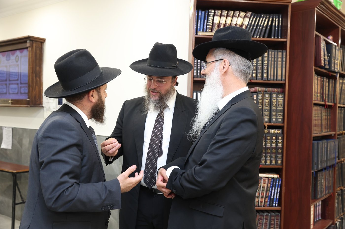 הגר"מ צדקה בכאב: "לא נעים שבן תורה הולך עם מכנס צר"