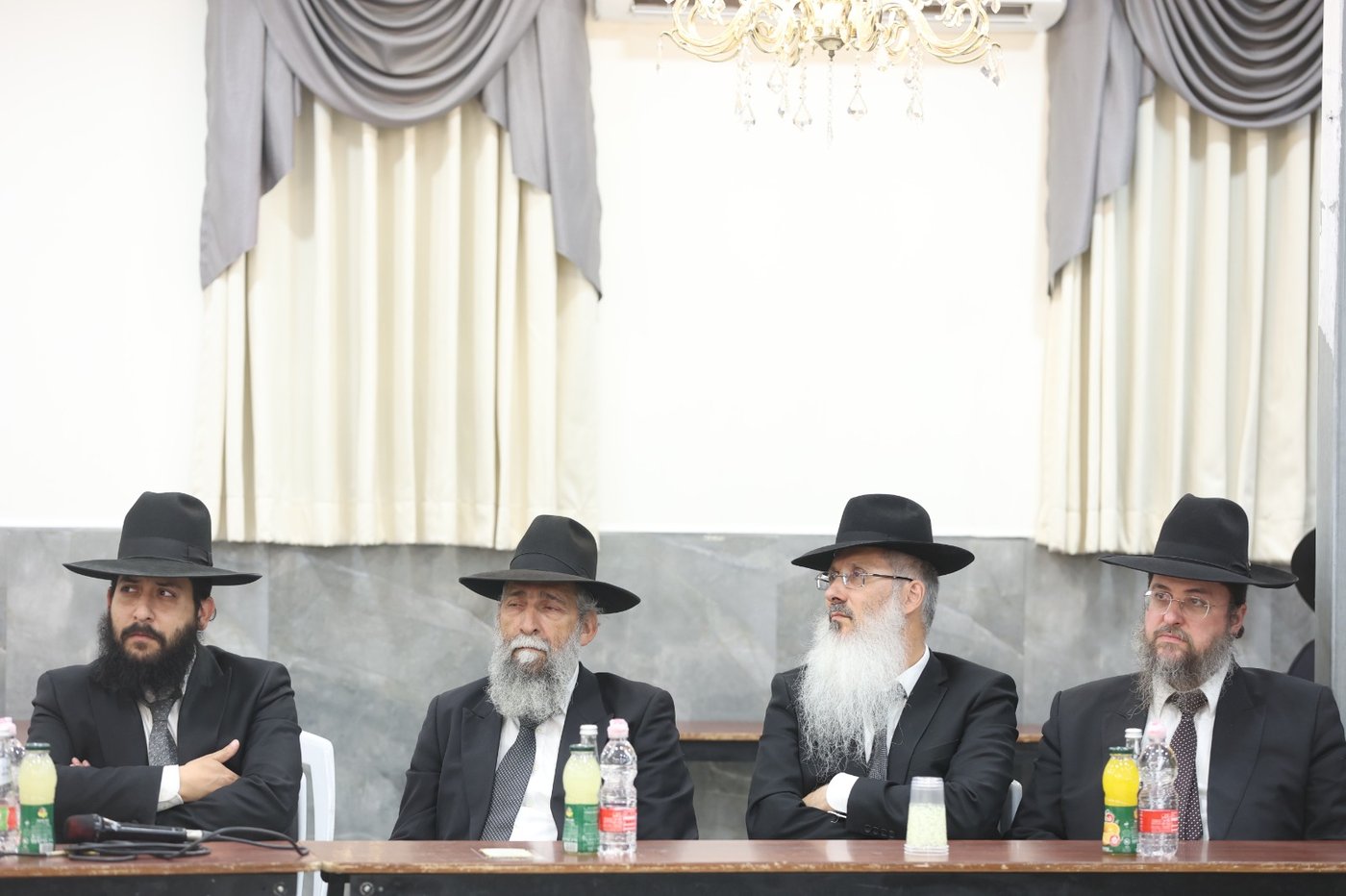 הגר"מ צדקה בכאב: "לא נעים שבן תורה הולך עם מכנס צר"