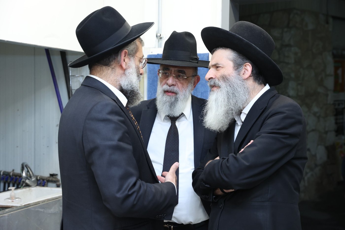 הגר"מ צדקה בכאב: "לא נעים שבן תורה הולך עם מכנס צר"