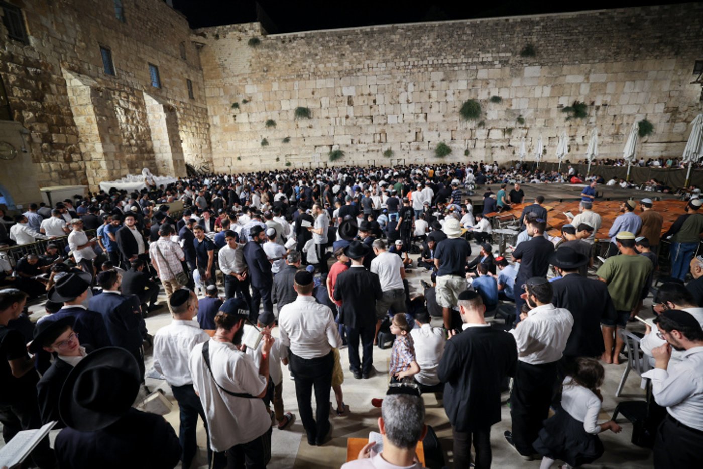 הקינות, הבכי, האבלות: ליל תשעה באב בכותל המערבי