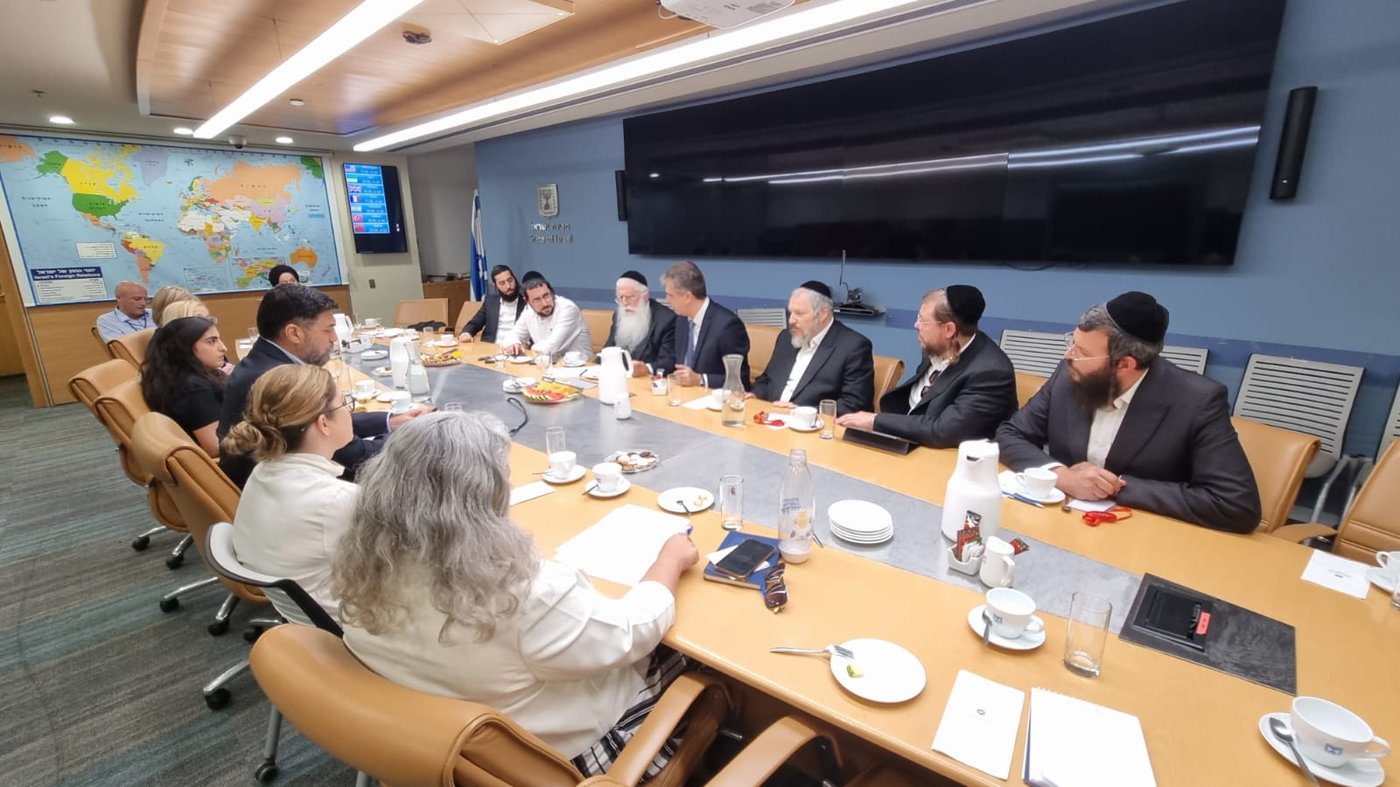 שר החוץ התחייב: "גם השנה ייסעו עשרות אלפי ישראלים לאומן; פועלים מול הרשויות"