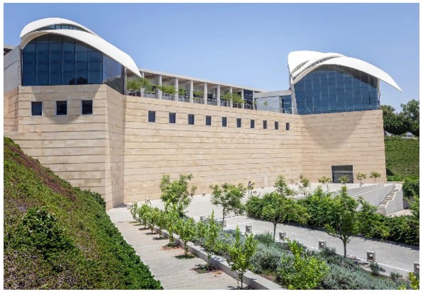 זהו סיפור על חלום והגשמה, בניה ויצירה מחלקות והכרעות שבר ותקווה לדיאלוג ועתיד משותף יותר.
