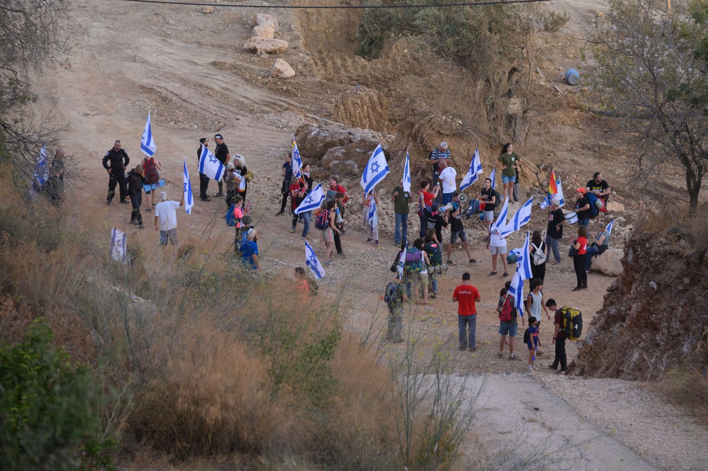 החסימות בכניסה לנווה אטי"ב, אתמול