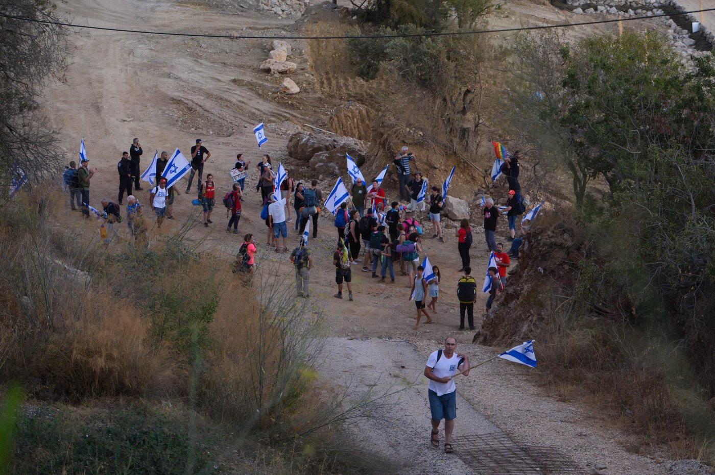 החסימות בכניסה לנווה אטי"ב, אתמול