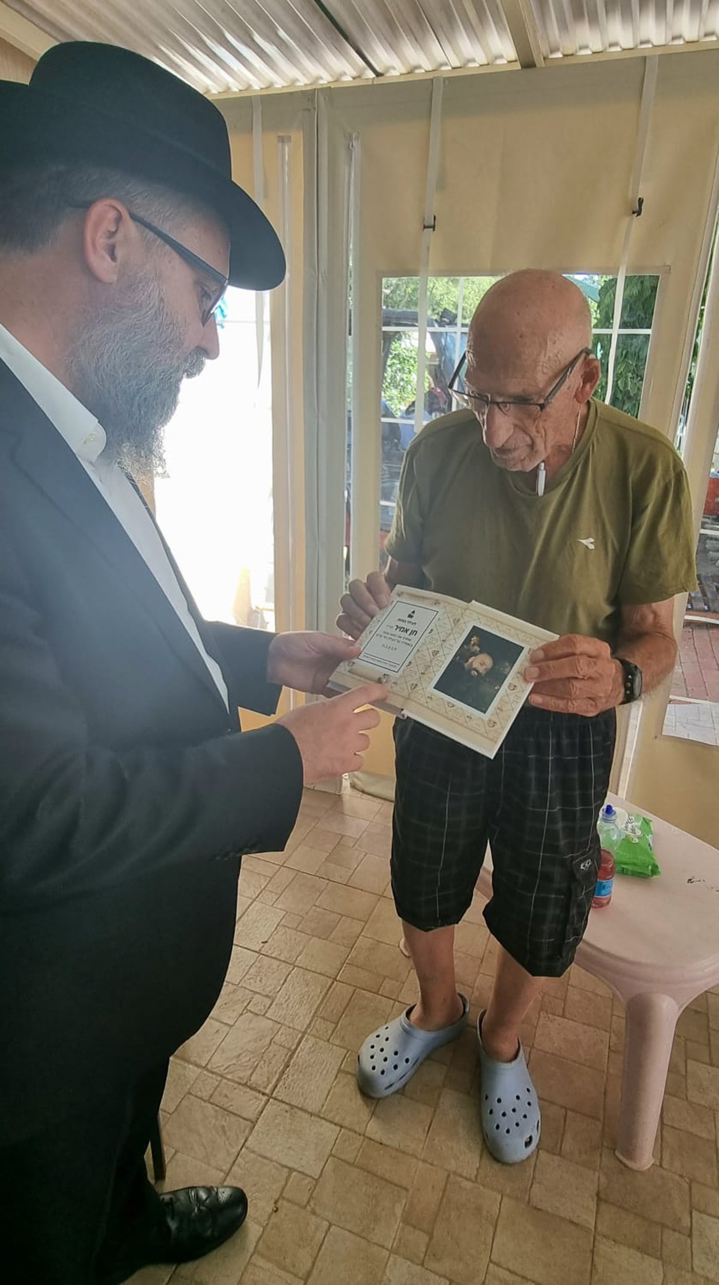 אישה שלא זכתה לילדים שיגרה מתנה מרגשת לבנות הנרצח