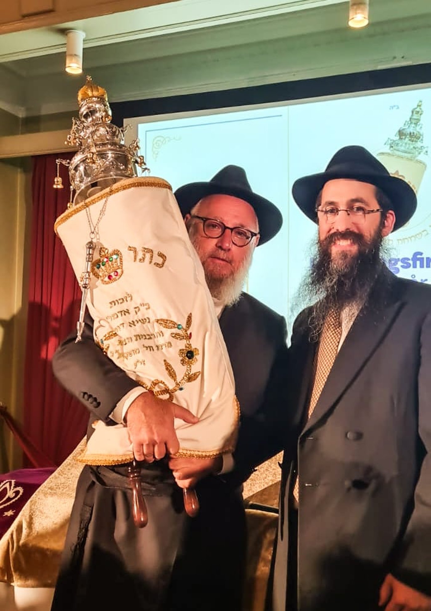 שבועיים אחרי איום שריפת התנ"ך בשבדיה: אירוע נדיר של הכנסת ס"ת ברחובות המדינה
