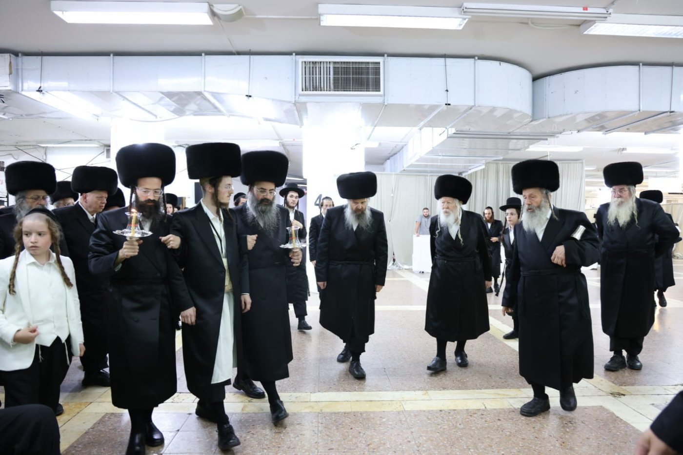 נכדת האדמו"ר מגור מתחתנת • צפו בתיעודים המרהיבים