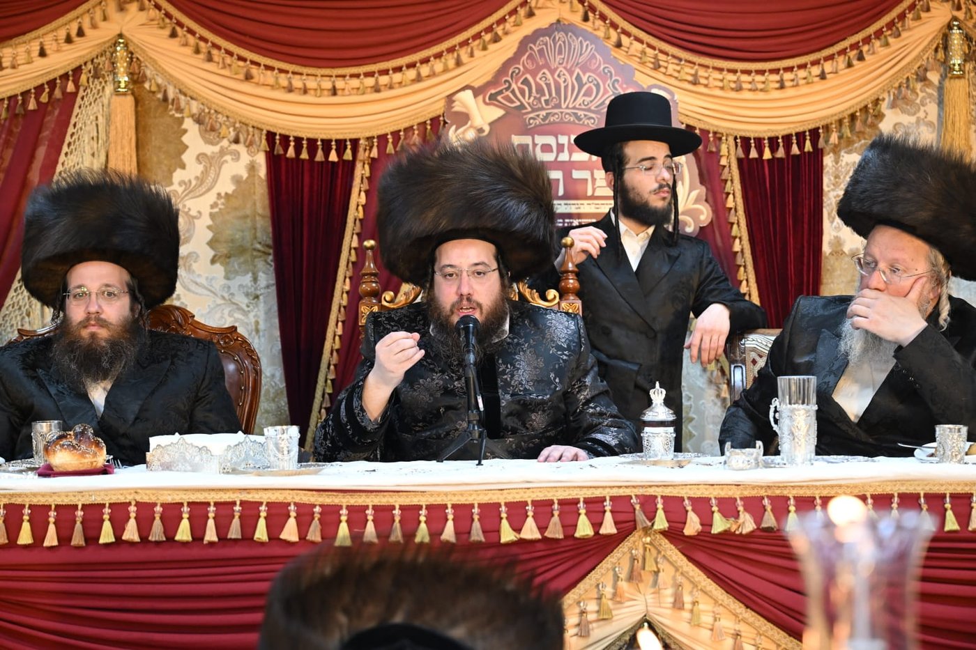 מעמד הכנסת ספר תורה לבית המדרש הגדול שומרי אמונים