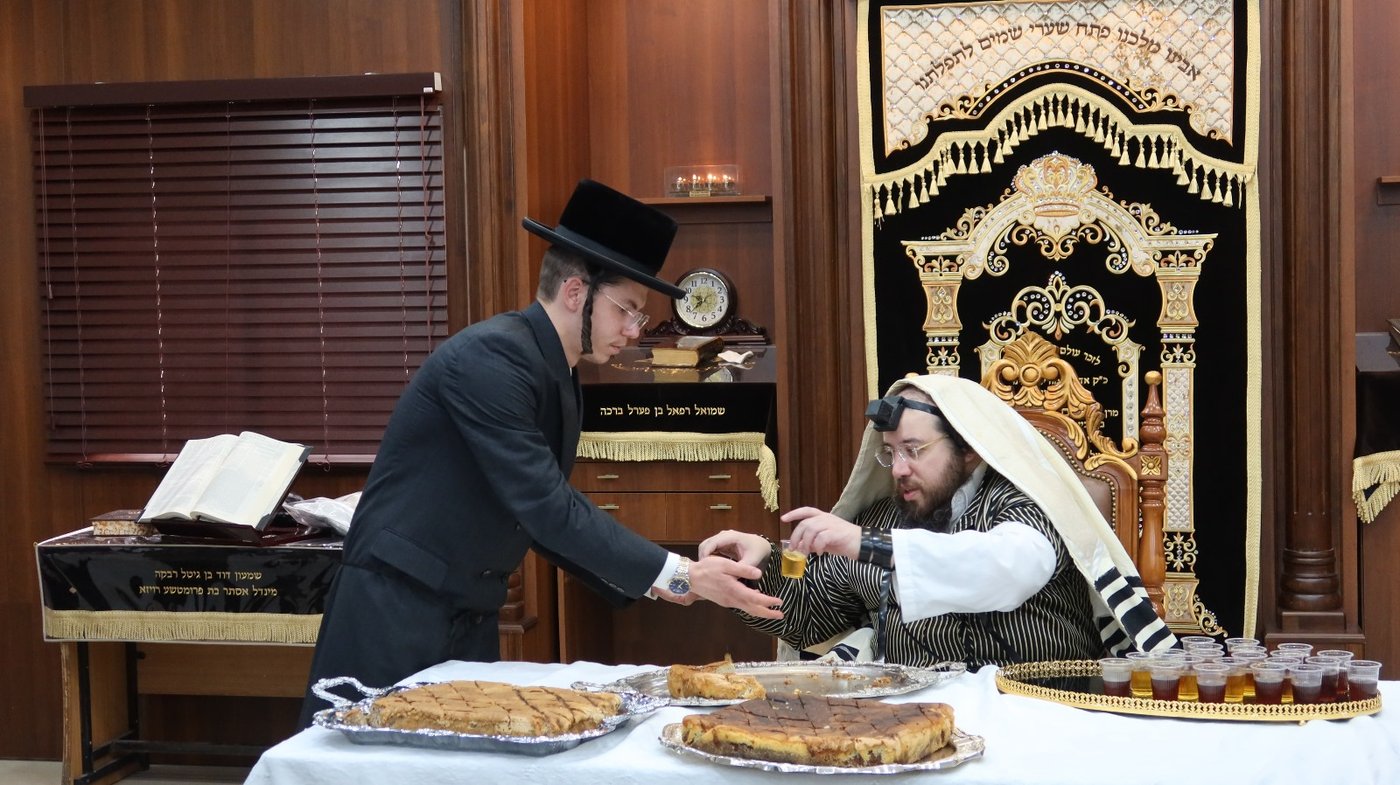 מעמד הכנסת ספר תורה לבית המדרש הגדול שומרי אמונים