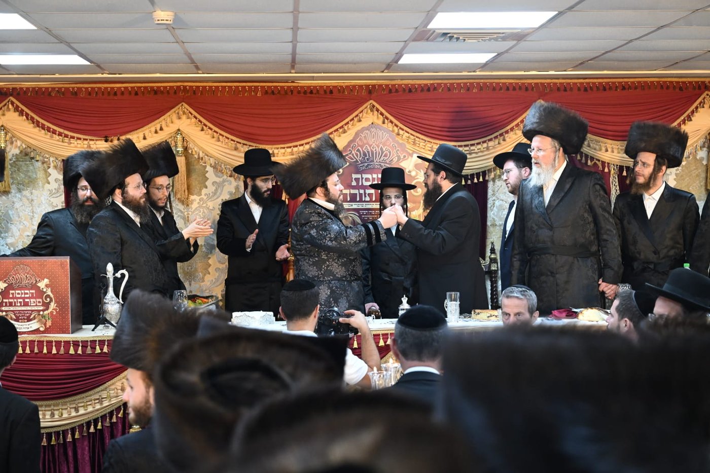 מעמד הכנסת ספר תורה לבית המדרש הגדול שומרי אמונים