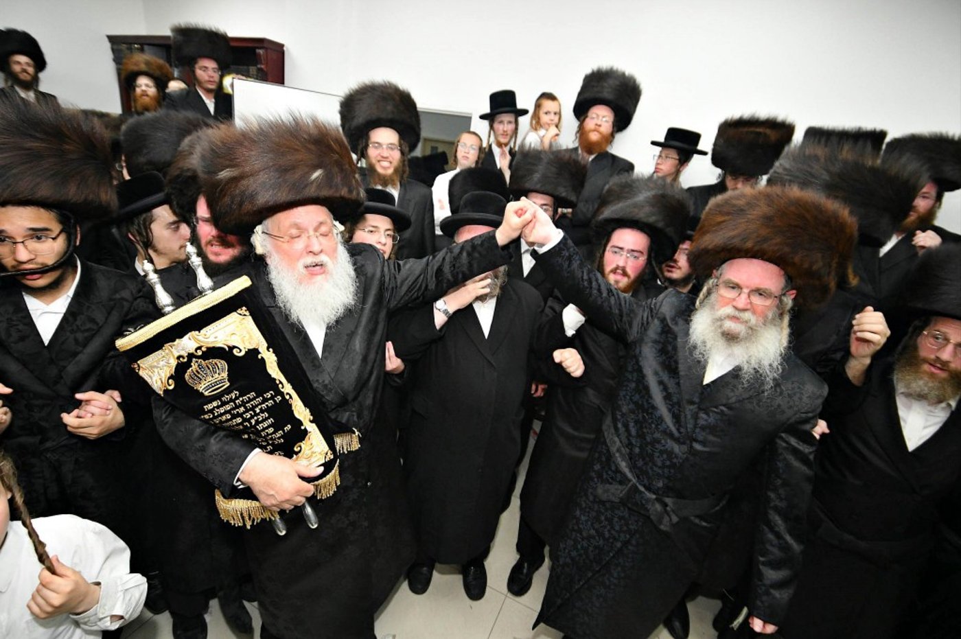 ביתר עילית חגגה בהכנסת ס"ת לביהמ"ד מטרסדורף | תיעוד