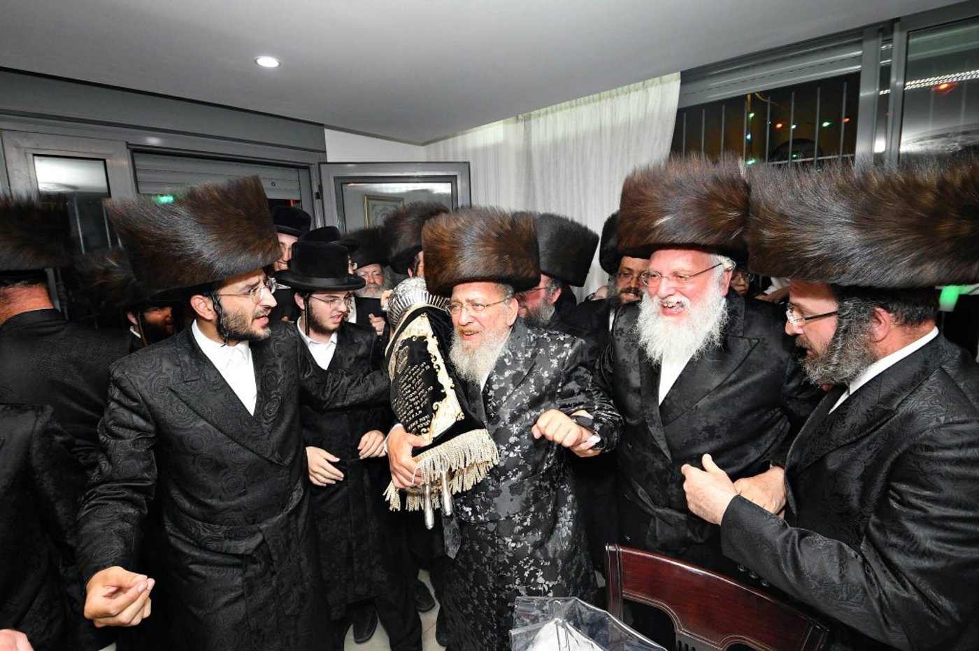 ביתר עילית חגגה בהכנסת ס"ת לביהמ"ד מטרסדורף | תיעוד
