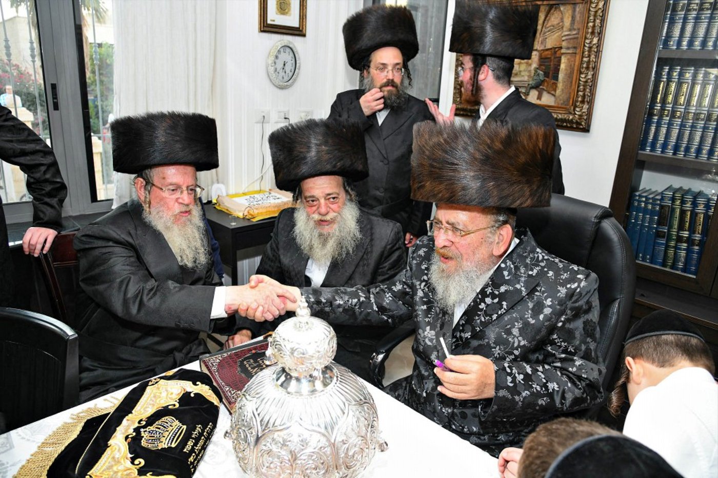 ביתר עילית חגגה בהכנסת ס"ת לביהמ"ד מטרסדורף | תיעוד