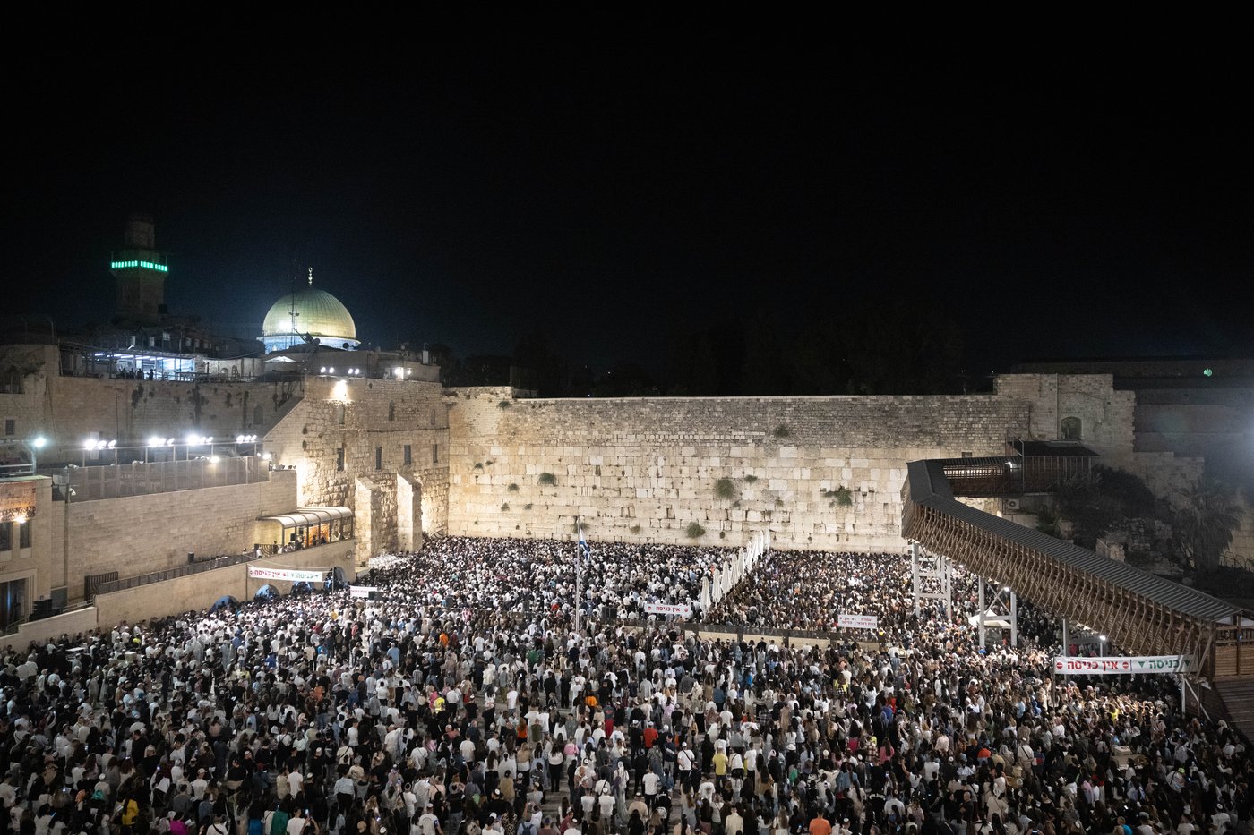 רבבות זעקו במעמד הסליחות בכותל המערבי: "תן שלום ביננו"