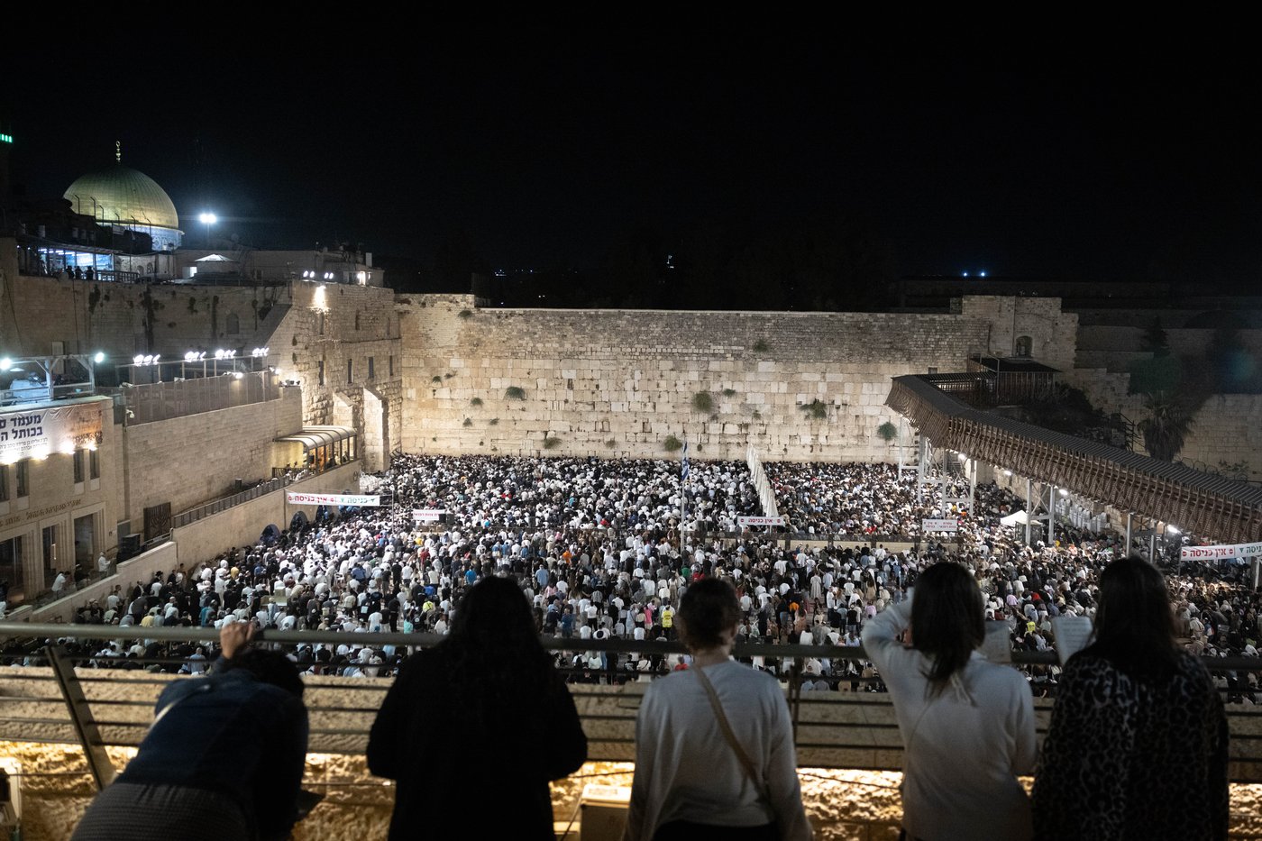 רבבות זעקו במעמד הסליחות בכותל המערבי: "תן שלום ביננו"