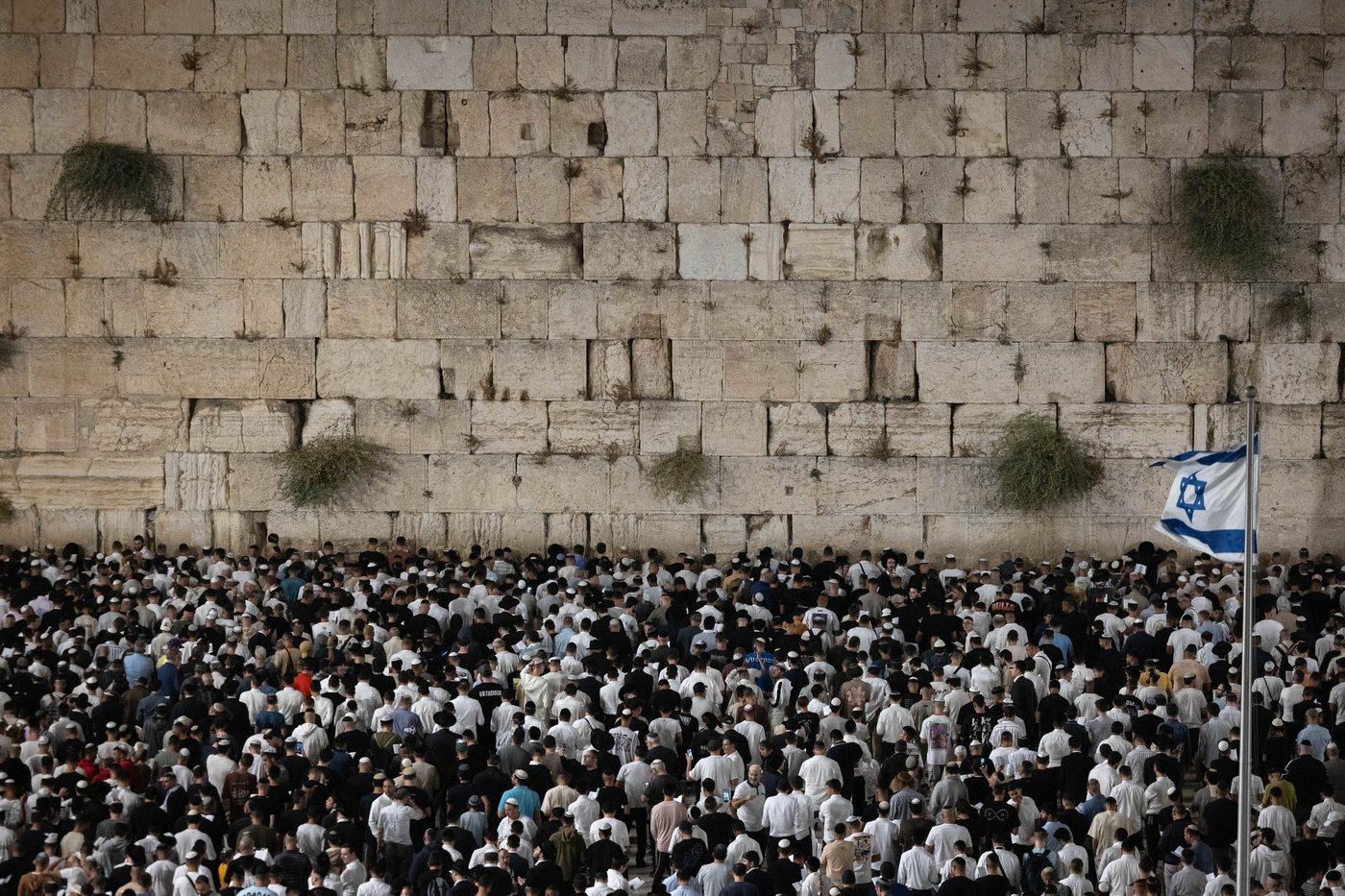 רבבות זעקו במעמד הסליחות בכותל המערבי: "תן שלום ביננו"