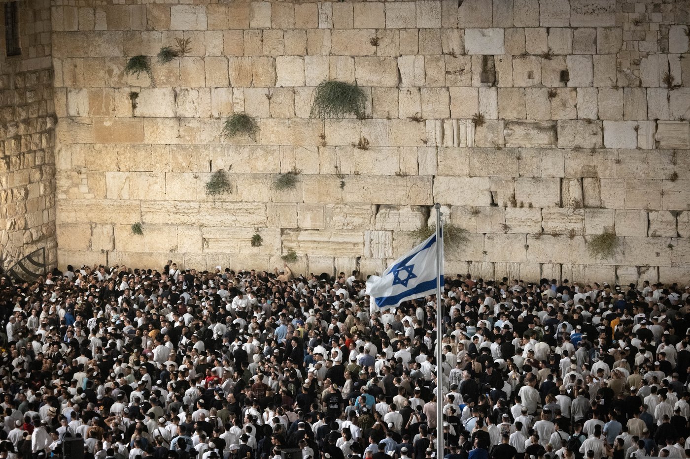 רבבות זעקו במעמד הסליחות בכותל המערבי: "תן שלום ביננו"