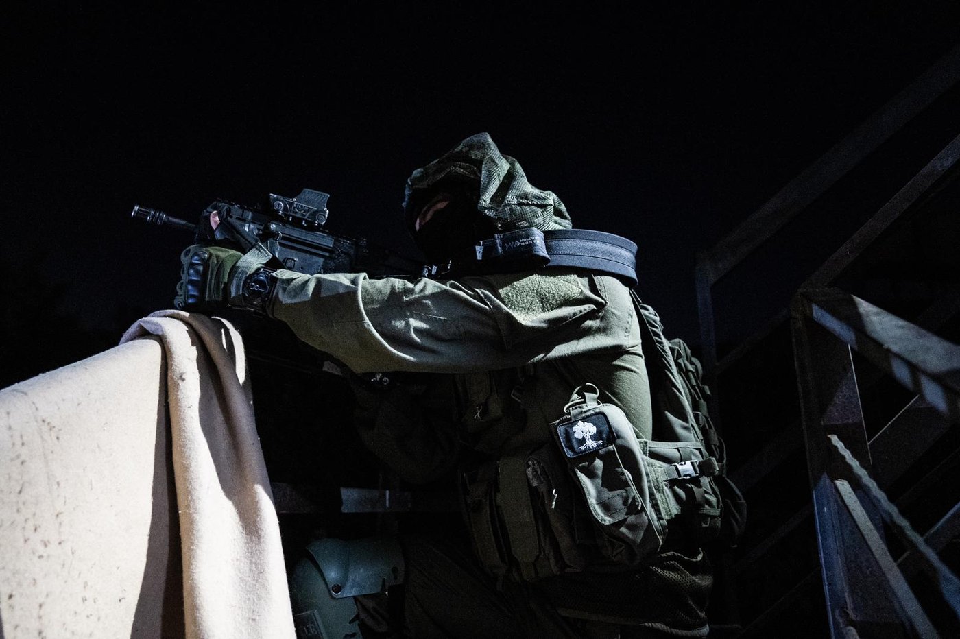 כוחות הביטחון עצרו 16 מבוקשים והחרימו אמצעי לחימה