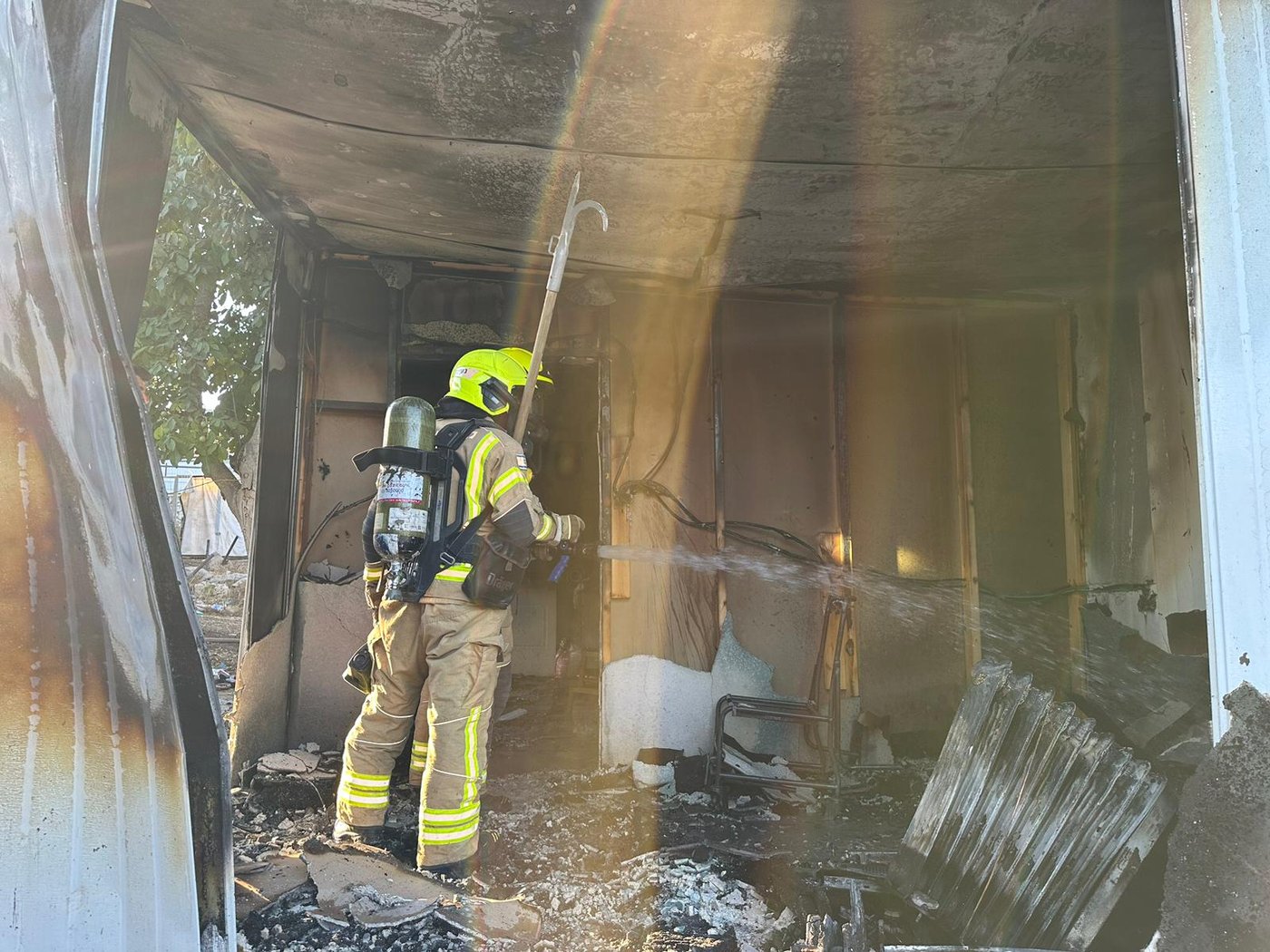 שריפה פרצה בקראוון בצפת; לכוד חולץ ומותו נקבע במקום