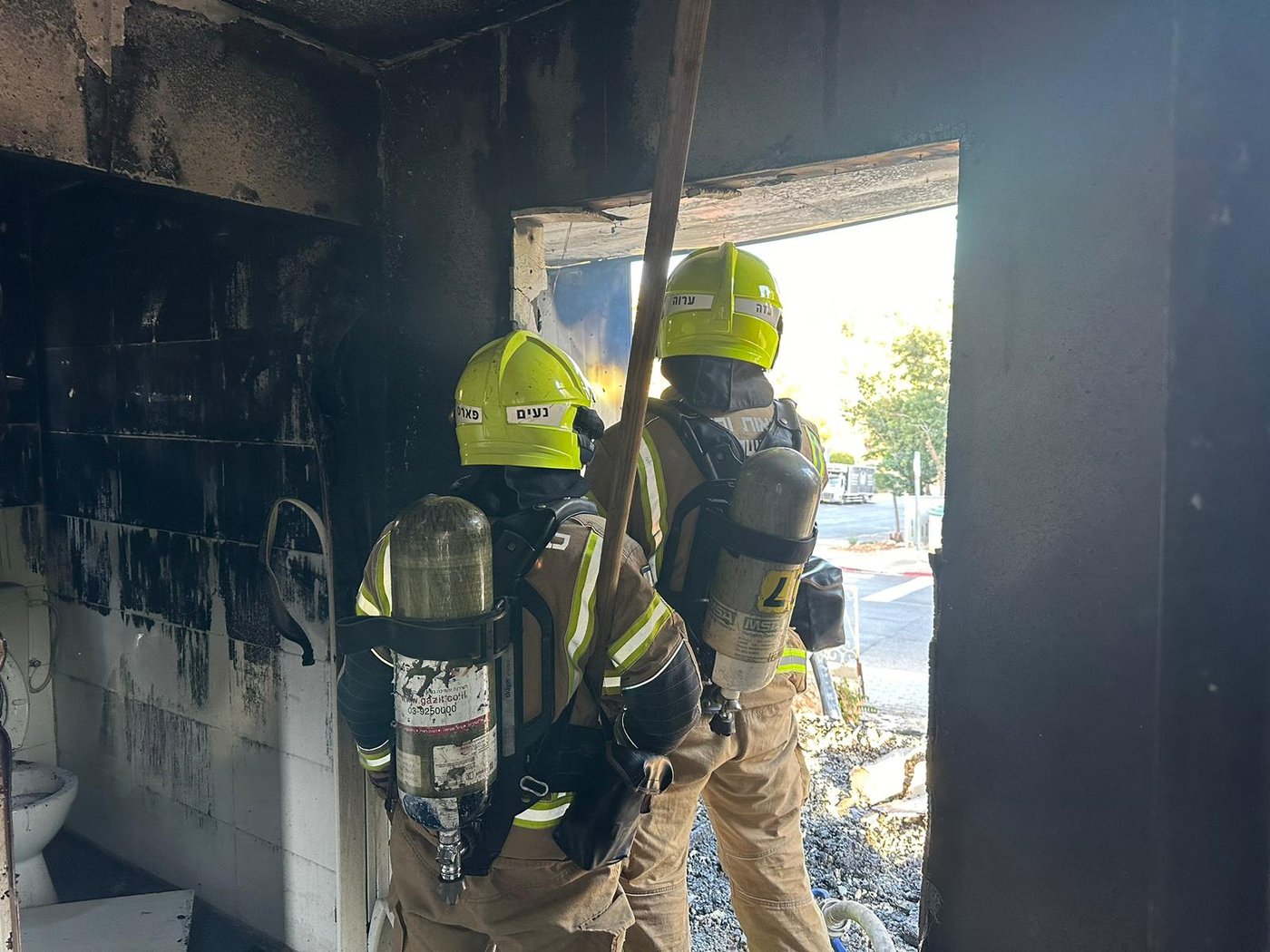 שריפה פרצה בקראוון בצפת; לכוד חולץ ומותו נקבע במקום