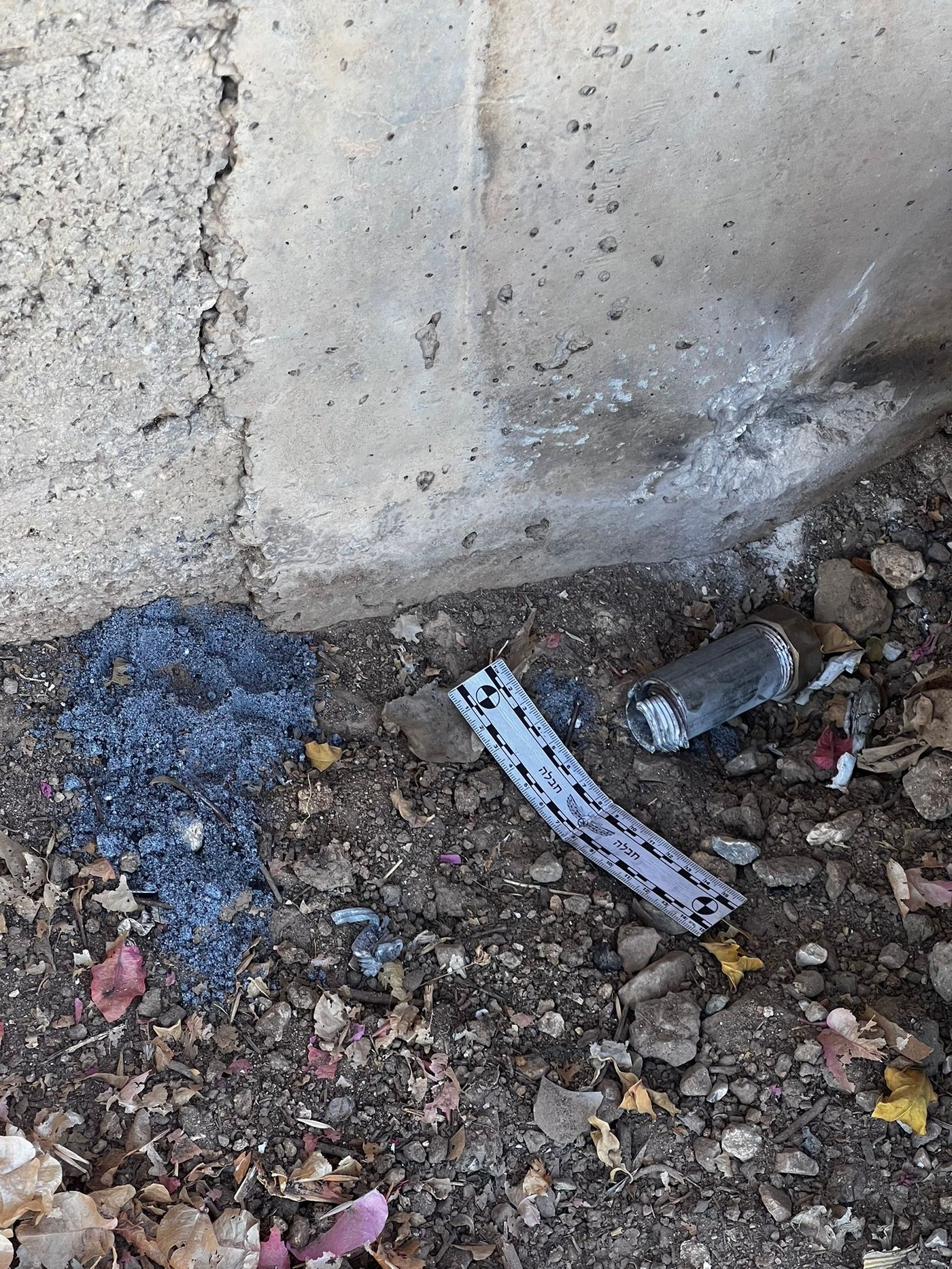 ליד המעיין: לוחמי מג"ב חשפו ברכב הגנוב - מטען נפץ | תיעוד