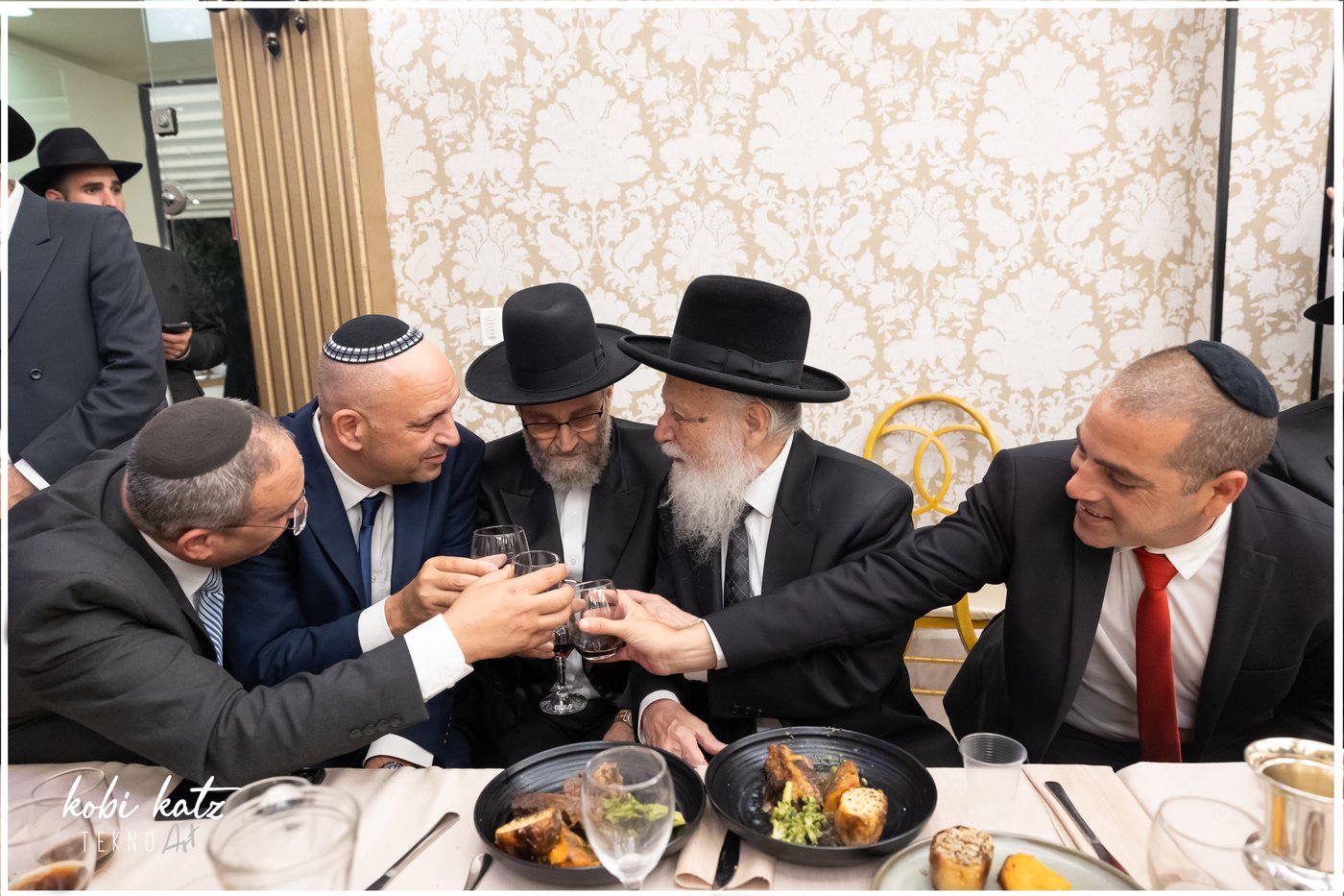 כל המי ומי חגגו בחתונת נכדתו של ח"כ משה גפני | גלריה
