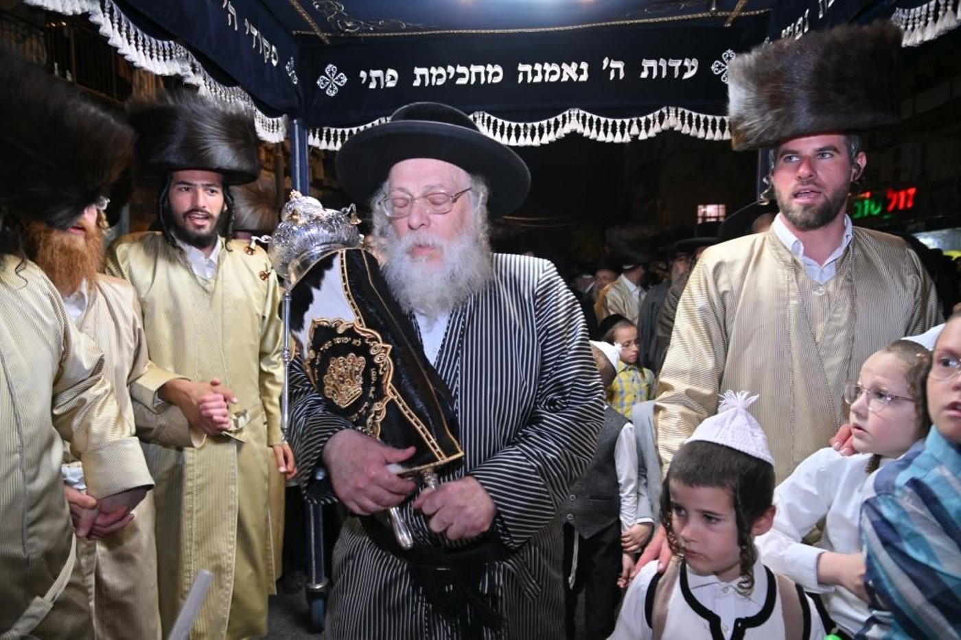 המונים בהכנסת ספר תורה לביהמ"ד "תולדות אהרן" | תיעוד