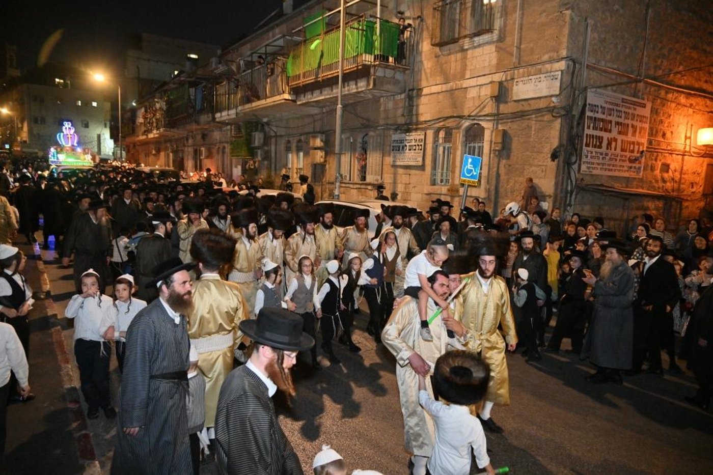 המונים בהכנסת ספר תורה לביהמ"ד "תולדות אהרן" | תיעוד