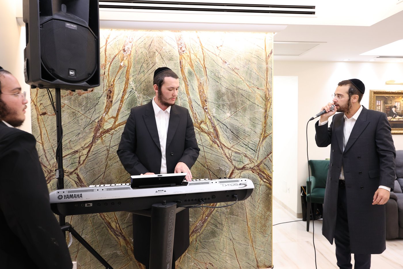 שמוליק כץ חגג סיום מסכת עם אוהדיו ומקורביו | צפו בתיעוד