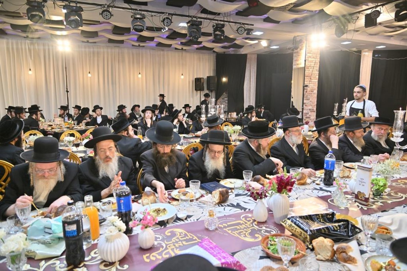 מעמד "געטריי פארן רעבי'ן" בראשות הגרי"מ שכטר | צפו